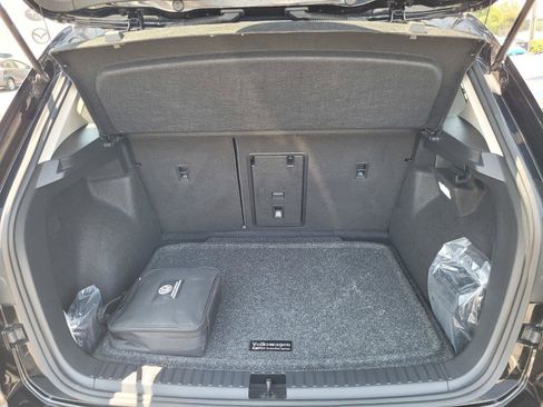 Certified 2025 Volkswagen Taos SE AWD/4WD image 35