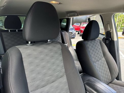 Used 2018 Nissan Rogue Sport SV w/ SV Technology Package AWD/4WD image 46
