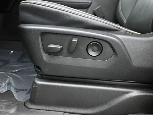 Used 2022 GMC Yukon SLT image 13