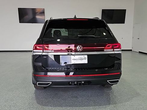 New 2026 Volkswagen Atlas SE FWD image 8
