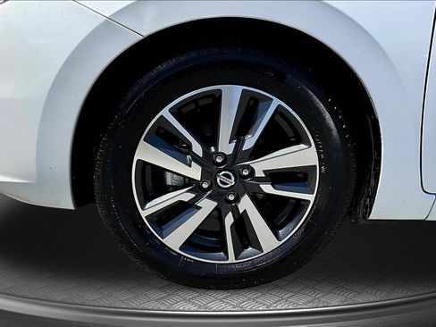 Used 2022 Nissan Versa SV FWD image 29