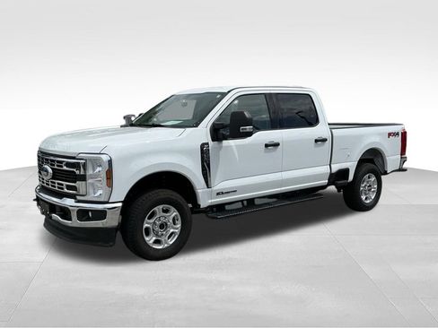 Used 2025 Ford F250 XLT w/ FX4 Off-Road Package AWD/4WD image 2