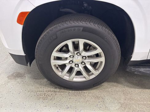 Used 2024 Chevrolet Suburban LT image 8