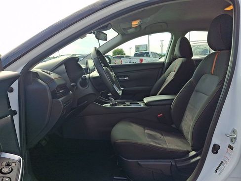 Used 2025 Nissan Sentra SR FWD image 13