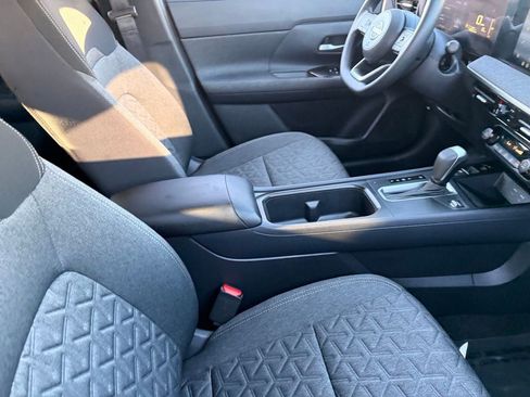 Used 2026 Nissan Kicks SV FWD image 12