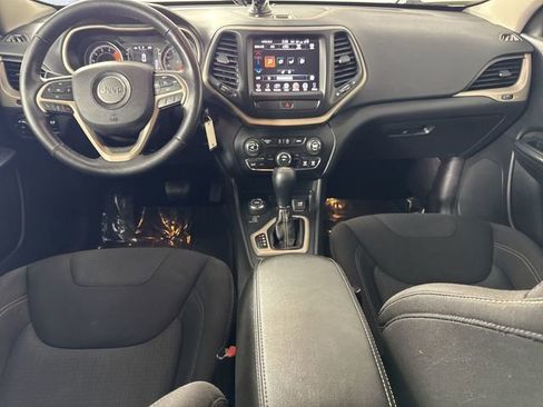 Used 2016 Jeep Cherokee Latitude w/ Cold Weather Group AWD/4WD image 23