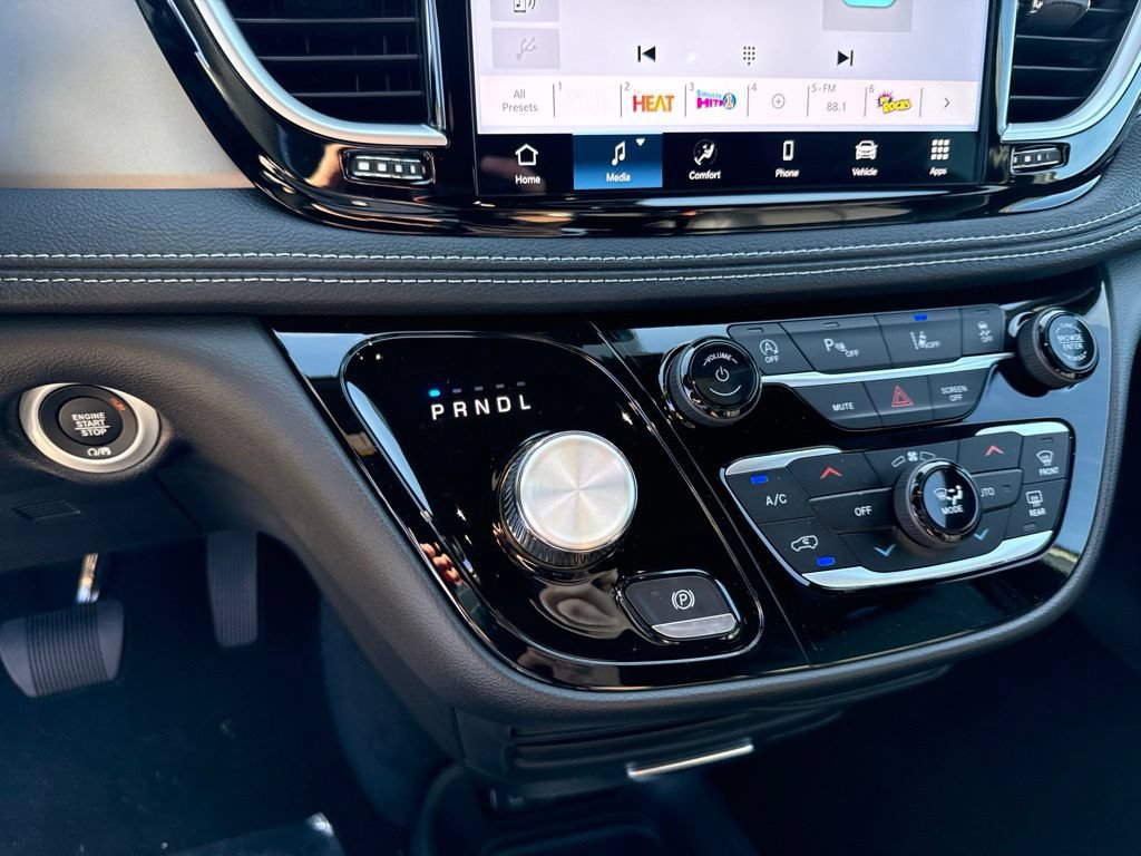 New 2027 Chrysler Pacifica Select FWD image 14