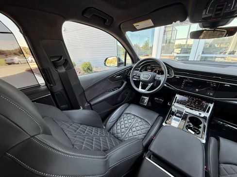 Used 2023 Audi SQ7 Prestige w/ Prestige Package image 42