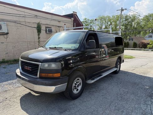 Used 2014 GMC Savana 2500 RWD image 2