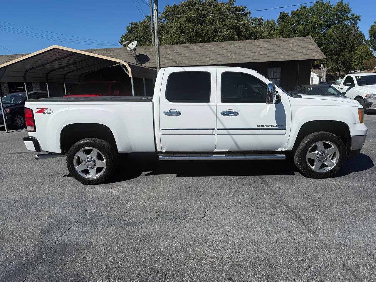Used 2012 GMC Sierra 2500 Denali w/ Suspension Package, Off-Road AWD/4WD image 2