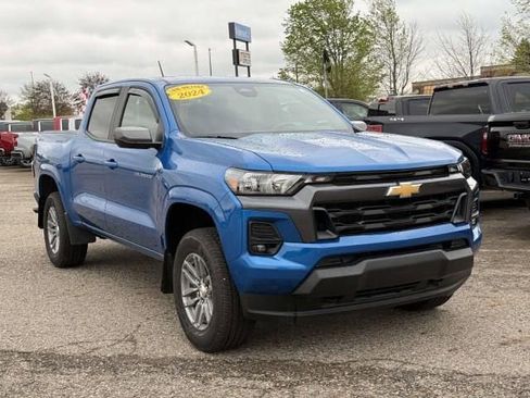Used 2024 Chevrolet Colorado LT w/ LT Convenience Package II AWD/4WD image 4