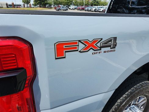 Used 2024 Ford F350 Lariat w/ FX4 Off-Road Package AWD/4WD image 4