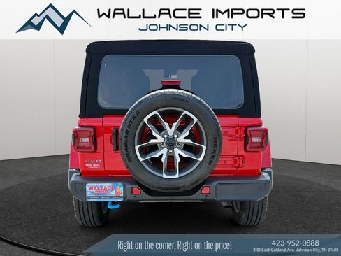 Used 2024 Jeep Wrangler Unlimited w/ Convenience Group AWD/4WD image 5