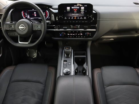 Used 2024 Nissan Pathfinder Platinum image 6