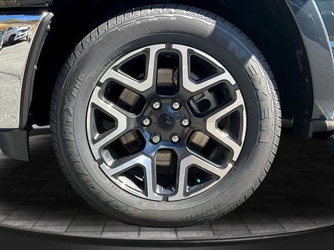 New 2026 RAM 1500 Laramie AWD/4WD image 11