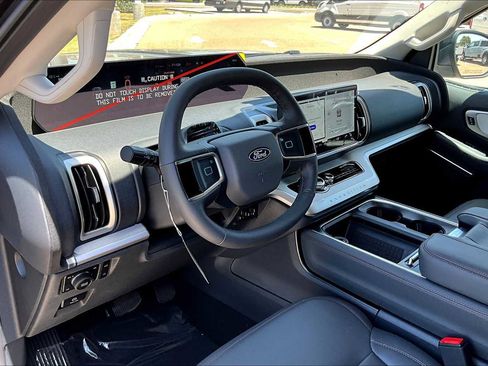 New 2025 Ford Expedition Active image 8