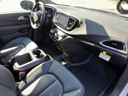 New 2026 Chrysler Voyager LX image 37