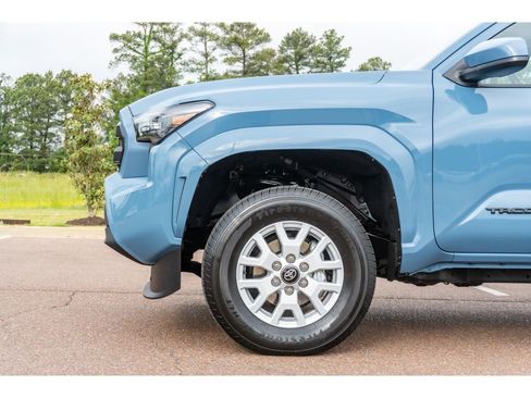 Used 2026 Toyota Tacoma SR5 AWD/4WD image 10