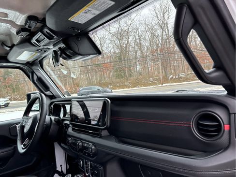 Used 2024 Jeep Wrangler Unlimited Rubicon image 23
