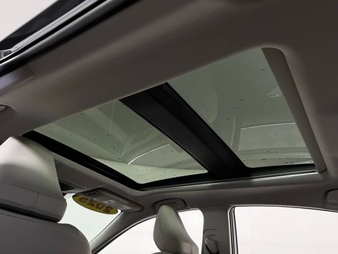 Used 2025 Toyota Camry XLE image 25