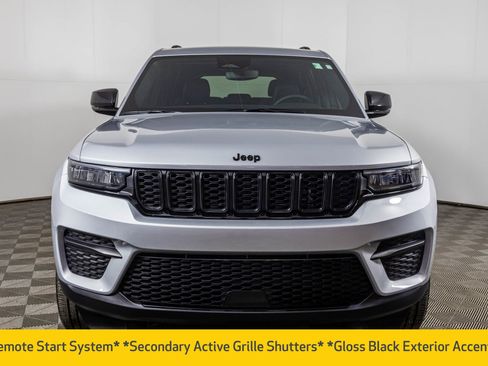 Used 2023 Jeep Grand Cherokee Altitude image 11