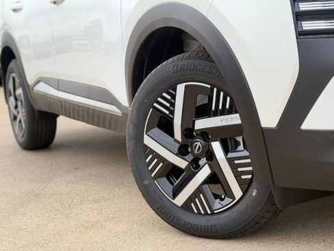 New 2026 Nissan Kicks SV FWD image 10