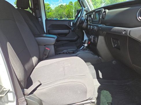 Used 2022 Jeep Gladiator Sport AWD/4WD image 15