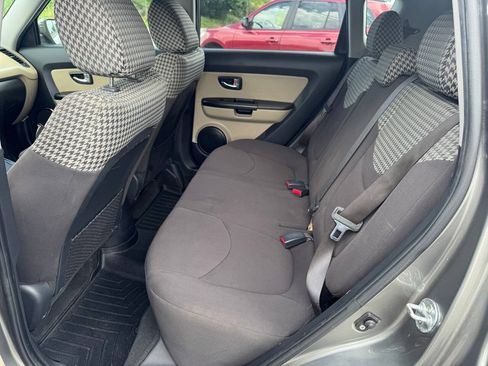 Used 2013 Kia Soul ! FWD image 14