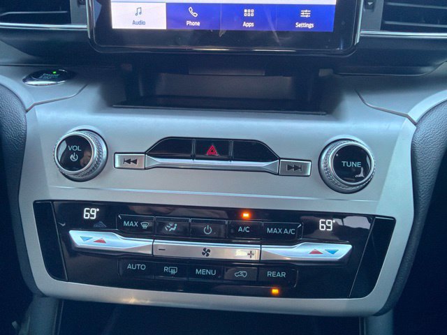 Used 2020 Ford Explorer XLT w/ Equipment Group 202A AWD/4WD image 35