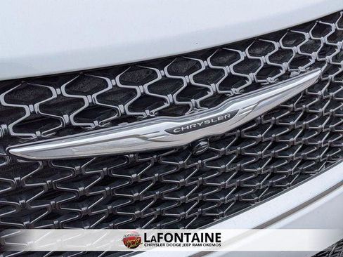 Certified 2023 Chrysler Pacifica Touring-L FWD image 9