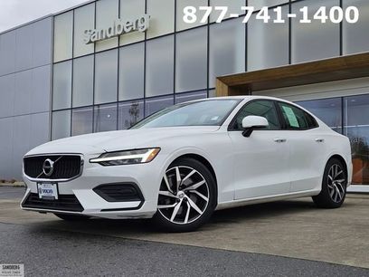 Used 2019 Volvo S60 T6 Momentum w/ Multimedia Package