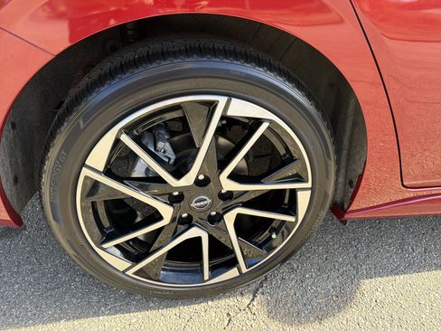 Used 2024 Nissan Sentra SR w/ SR Premium Package image 17