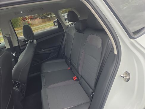 Certified 2025 Volkswagen Taos SE image 27