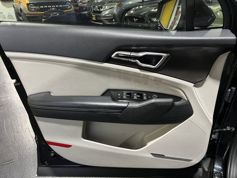 Used 2023 Kia Sportage EX image 24