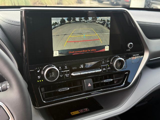 Used 2026 Toyota Highlander Limited AWD/4WD image 17