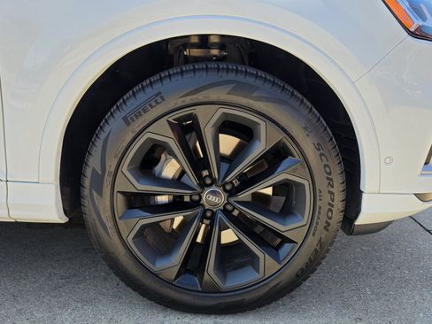 Used 2020 Audi Q7 3.0T Premium Plus w/ Premium Plus Package AWD/4WD image 17