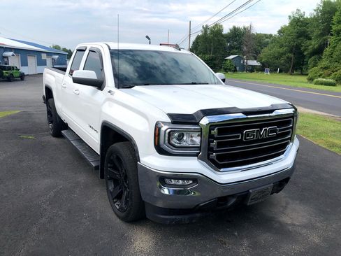 Used 2018 GMC Sierra 1500 SLE w/ SLE Value Package image 3