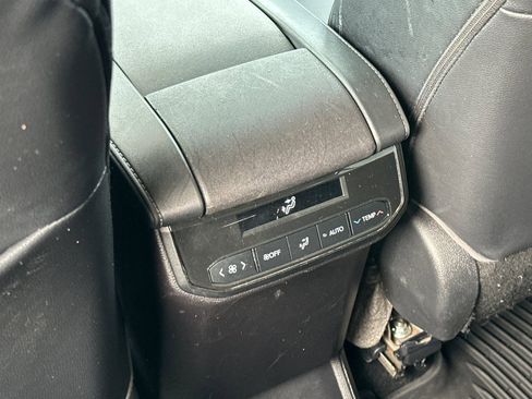 Used 2022 Toyota Highlander XLE image 13