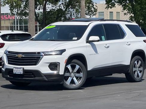 Used 2023 Chevrolet Traverse LT w/ LT Premium Package FWD image 8