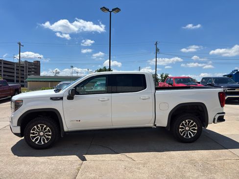 Used 2023 GMC Sierra 1500 AT4 AWD/4WD image 4