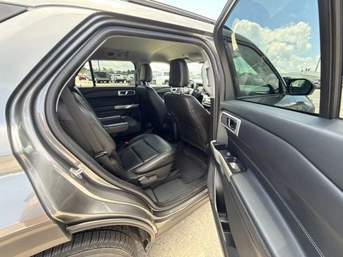 Used 2022 Ford Explorer XLT w/ Equipment Group 202A RWD image 16