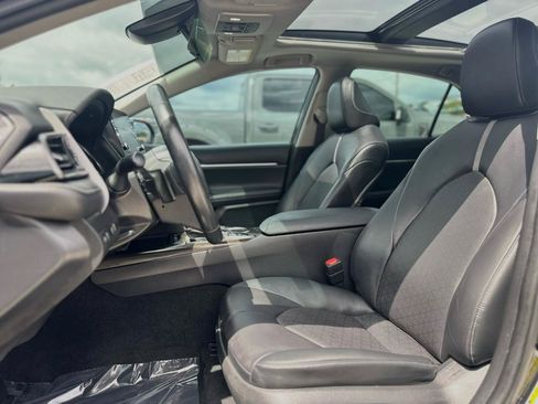 Used 2021 Toyota Camry XSE FWD image 9