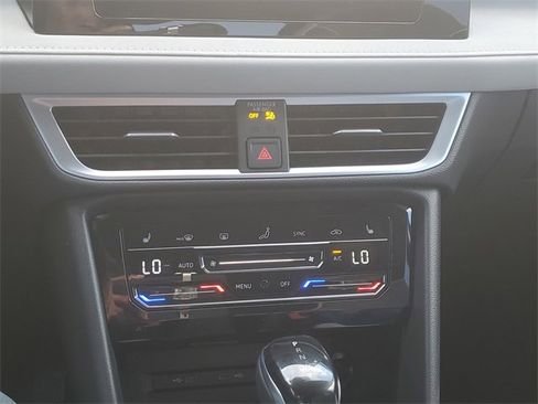 New 2025 Volkswagen Taos SE image 20