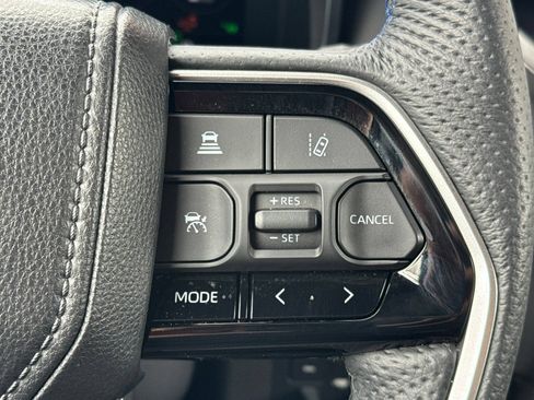 Certified 2025 Toyota Sequoia Platinum AWD/4WD image 31