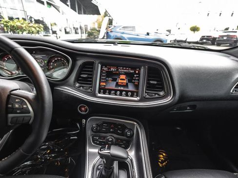 Used 2015 Dodge Challenger SRT Hellcat RWD image 27