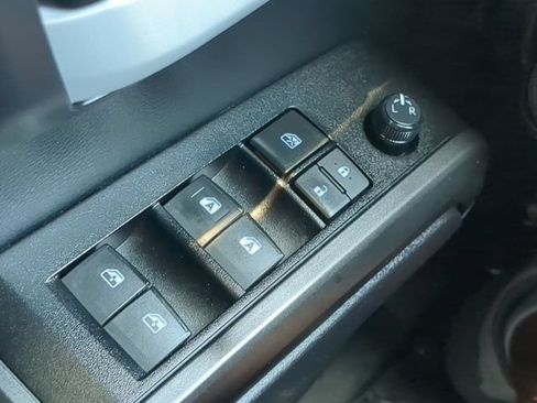 Used 2021 Toyota Tacoma TRD Off-Road AWD/4WD image 22