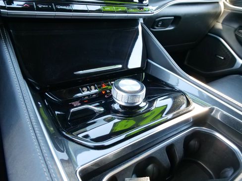 Used 2024 Jeep Wagoneer L 4WD image 27