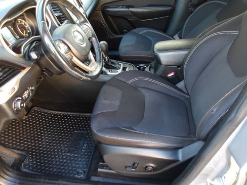 Used 2015 Jeep Cherokee Latitude w/ Comfort/Convenience Group FWD image 6
