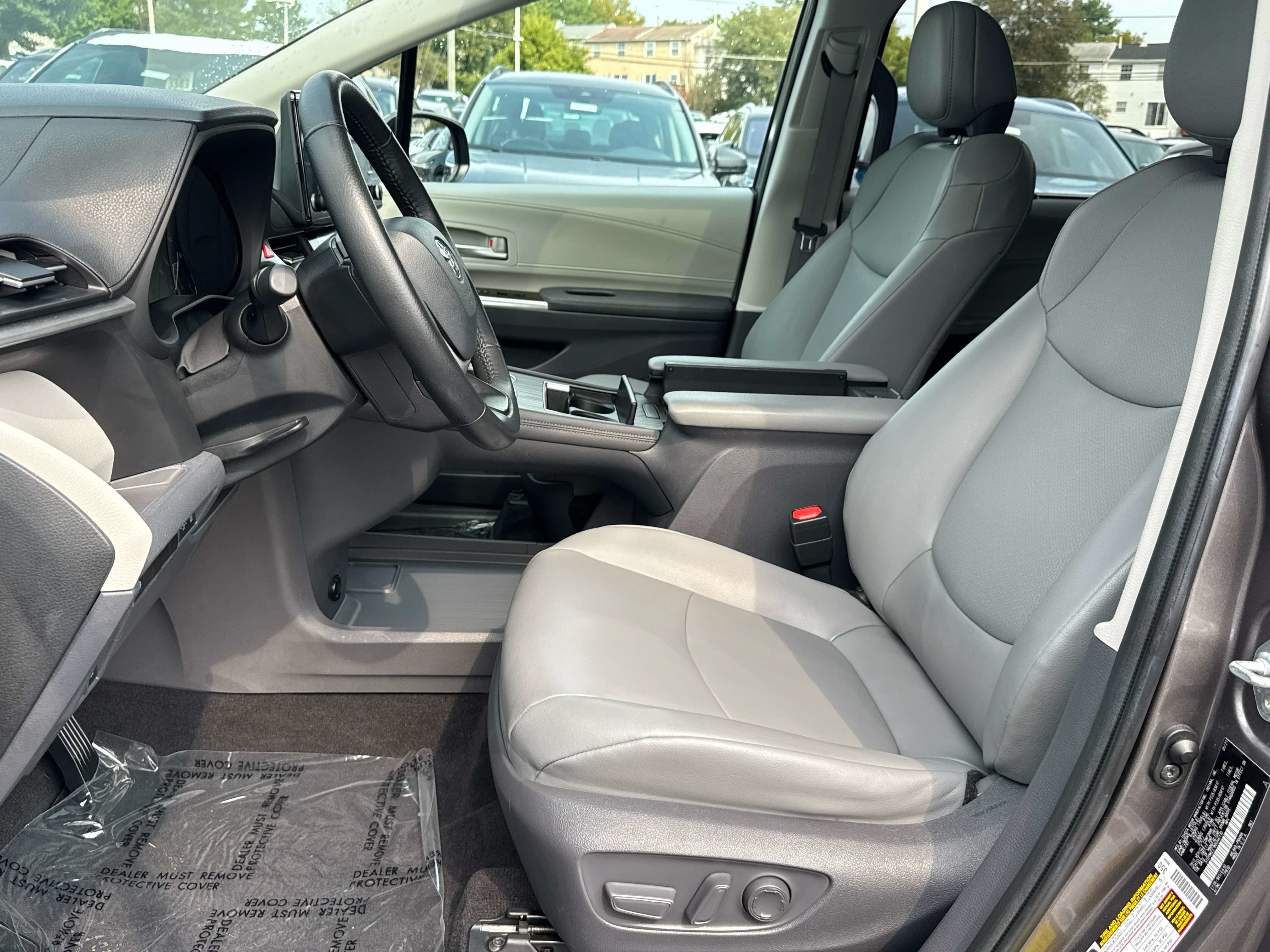 Used 2021 Toyota Sienna XLE FWD image 30