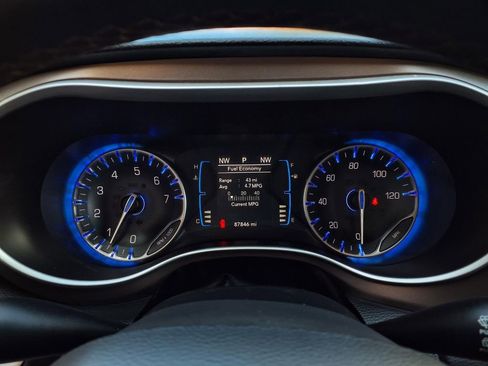 Used 2017 Chrysler Pacifica Touring-L FWD image 13